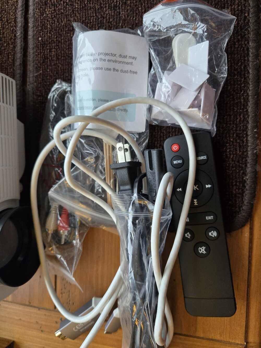 Mini Projector - Picture 4 of 5